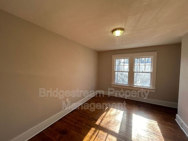 Building Photo - 517 Kenilworth Ave