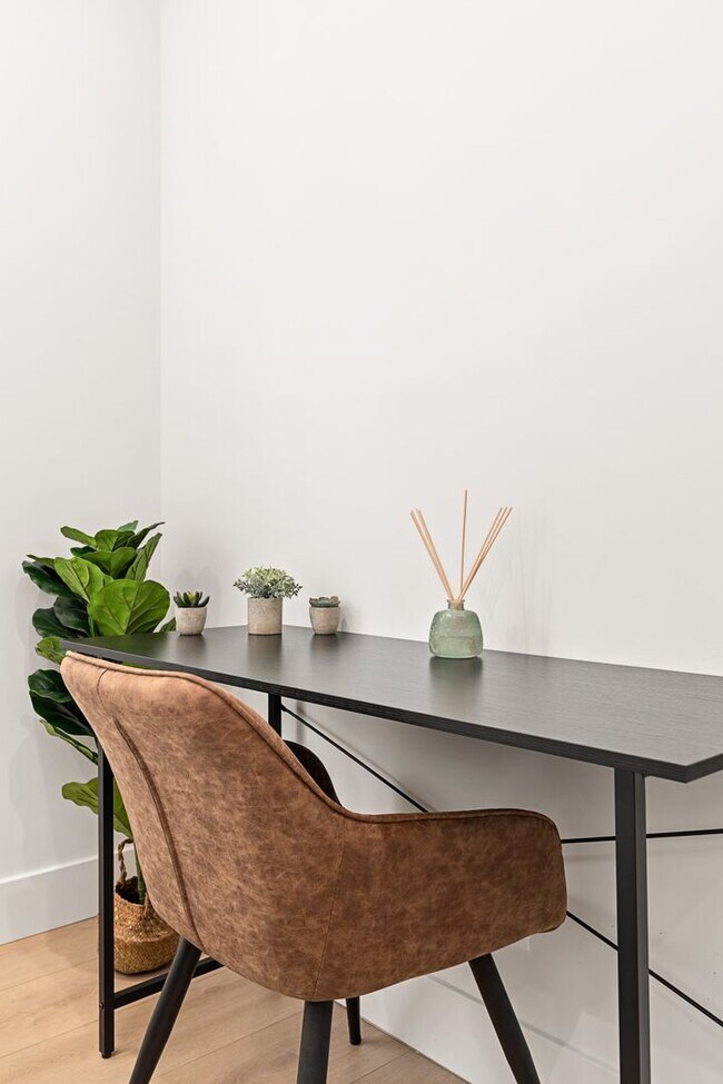 Building Photo - A 3 Bedroom apartment with ensuite bathrooms, common areas and a fully functional kitchen at 1736...