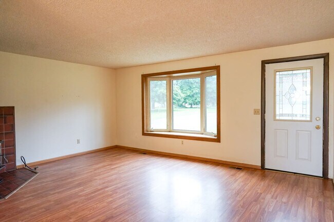 Building Photo - Mini "Ranch" in Hayden
