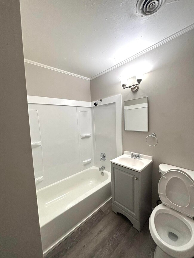 Building Photo - 1282 Crosland Dr NE