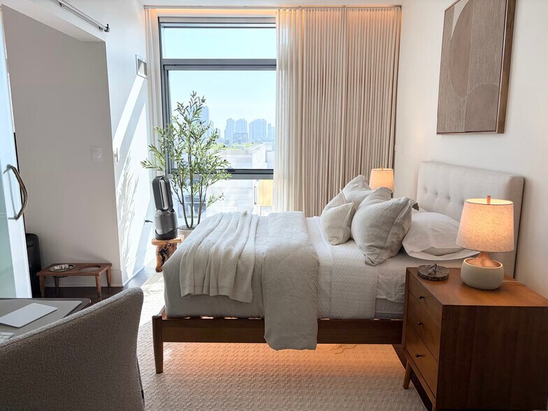 Bedroom - 1500 N Halsted St