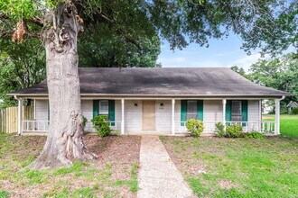 Building Photo - 6708 Henredon Dr