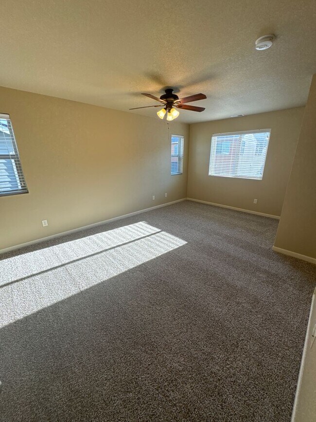 Building Photo - ? Beautiful 4-Bed, 3-Bath North Albany Hom...