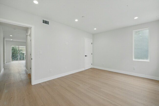 Building Photo - 8234 Blackburn Ave