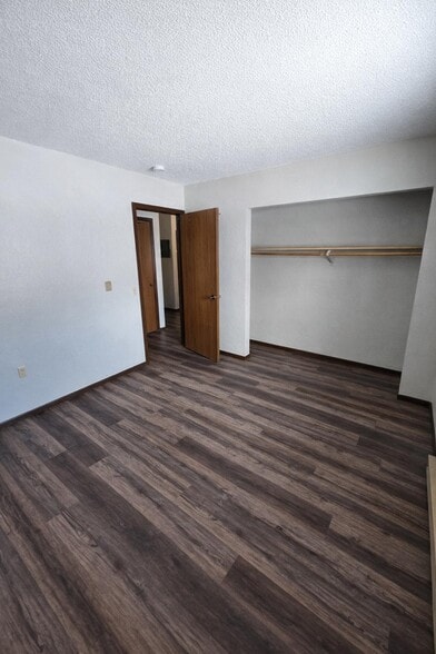 Building Photo - 551 Lakeview Rd