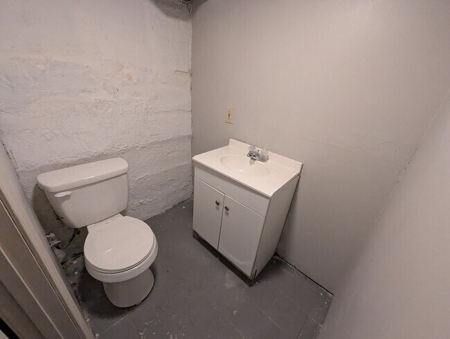Building Photo - Live on Pennsylvania Ave – Get $100 Off Re...