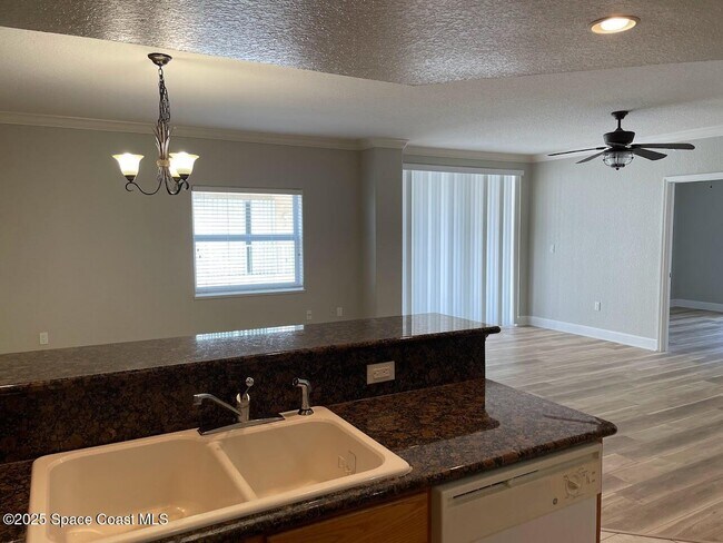 Building Photo - 817 Mystic Dr