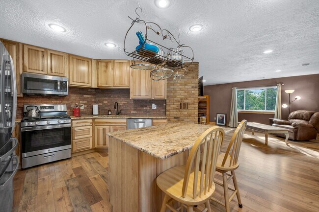 Building Photo - 15632 S Ray Dr