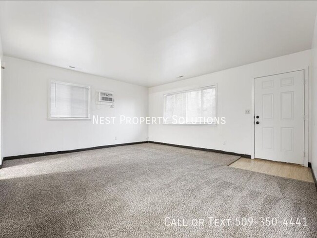 Building Photo - 1211 Vandenburg Ave