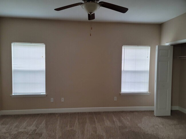 Building Photo - 7 6th Ave