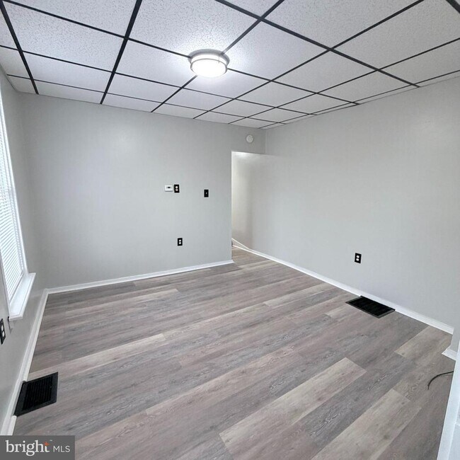 Building Photo - 980 Scotland Ave