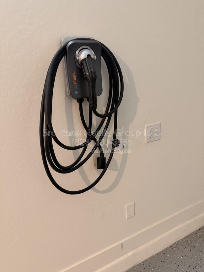 Building Photo - 20363 W Sells Dr