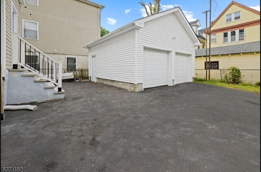 Building Photo - 87 Isabella Ave