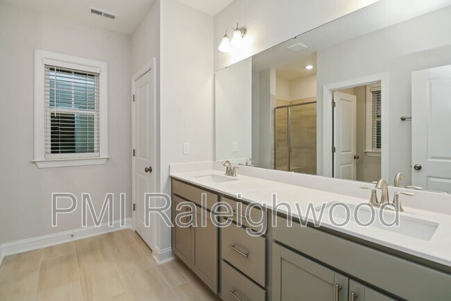 Building Photo - 304 Canyon Spring Trl