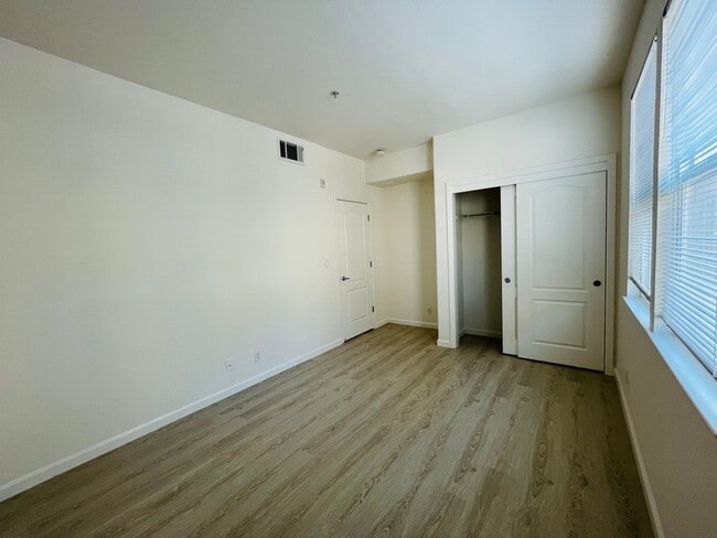 Building Photo - Gorgeous 3 Bed/3 Bath Home in Peaceful Community - Impeccably Maintained