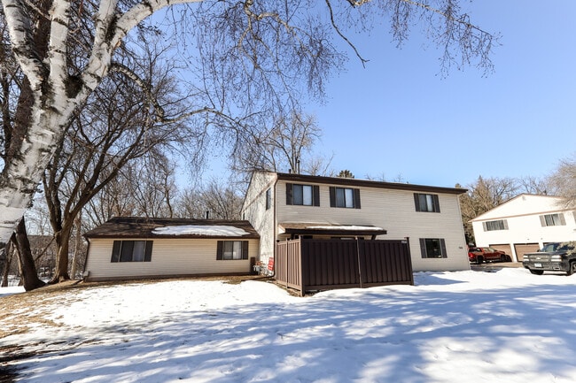 Building Photo - Griffin Court Apartments