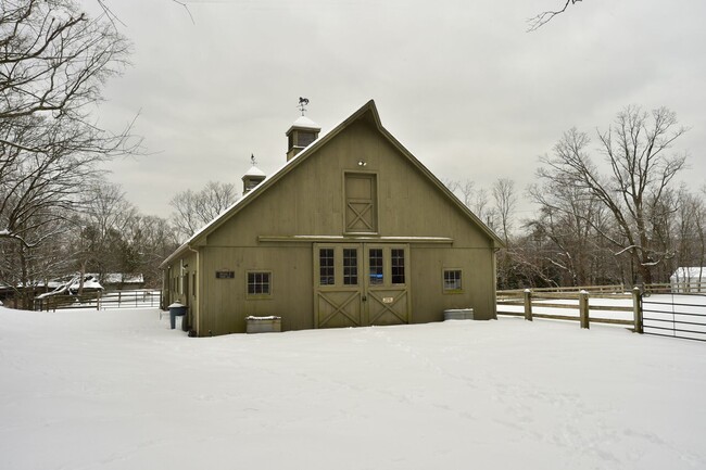 Building Photo - 80 Litchfield Turnpike