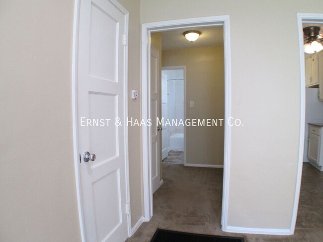 Building Photo - Lovely 1 Bedroom Apartment in Prime Bixby ...