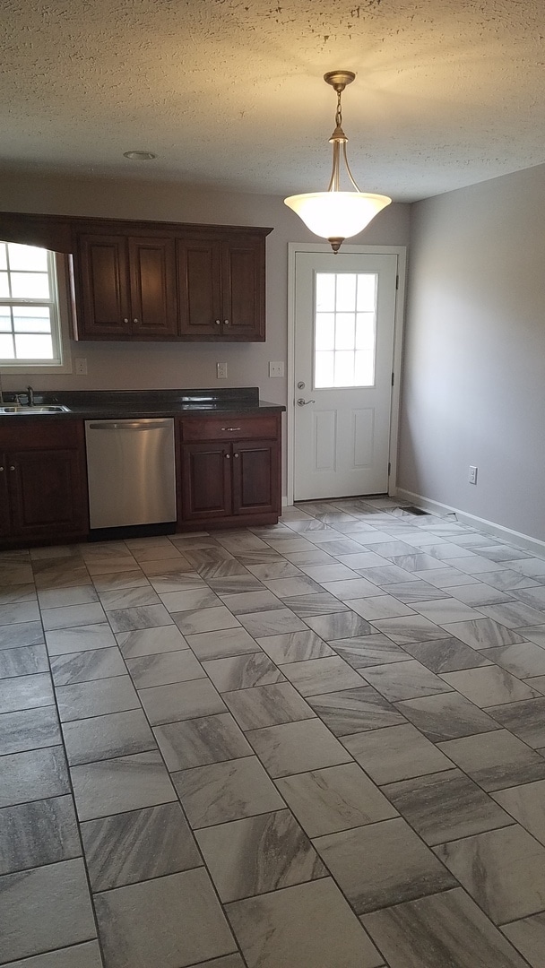 Building Photo - COMING SOON...Gorgeous 3 Bedroom Home Centrally Located in Manchester