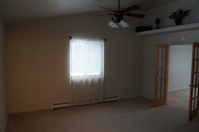 Building Photo - Beautiful ranch style home w/ 3 bd, 2 baths.
