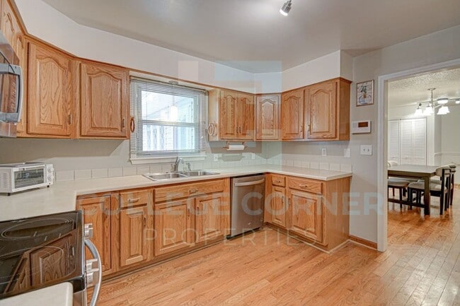 Building Photo - 695 YELLOWSTON LANE  AVAILABLE 6/1/2026  F...