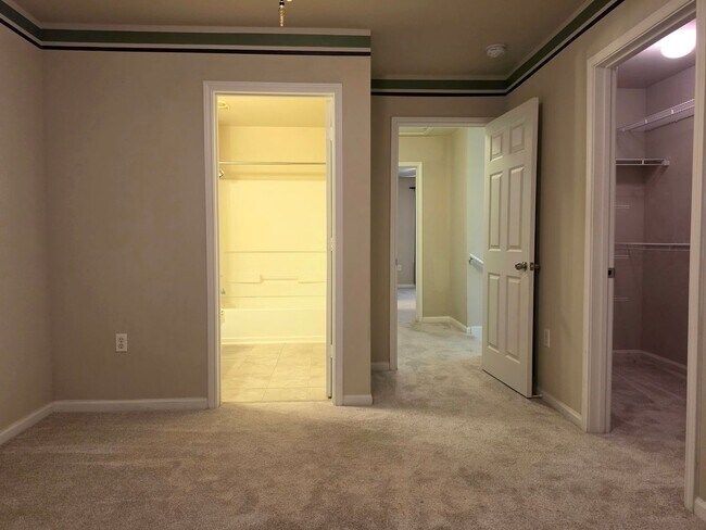 Building Photo - Gulf Shores town home with garage