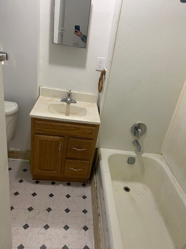 Building Photo - Spacious 3-Bedroom Home for Lease in Akron