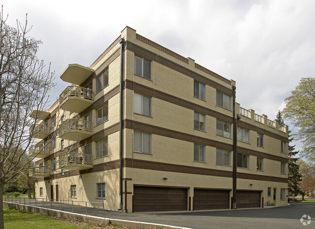 Building Photo - Park Mansion Condominiums
