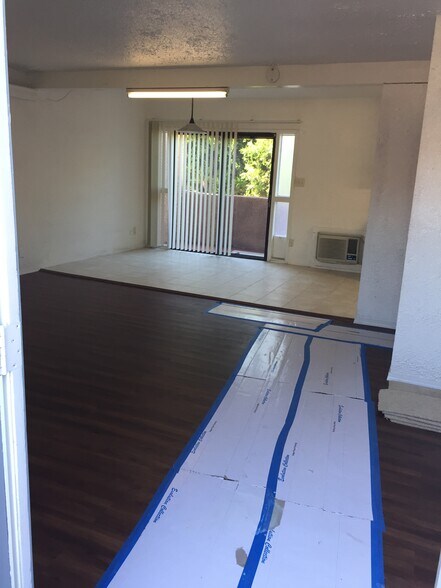 Building Photo - 401 Western Ave
