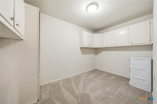 Building Photo - 610 Creek St