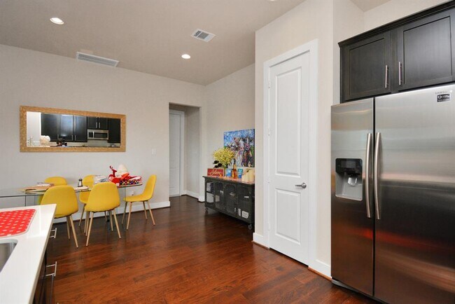 Building Photo - 8821 Hollister Pine Ct
