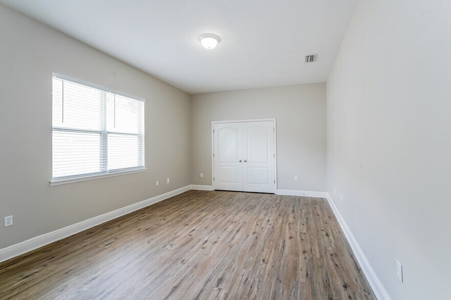 Building Photo - 210 Montara Drive