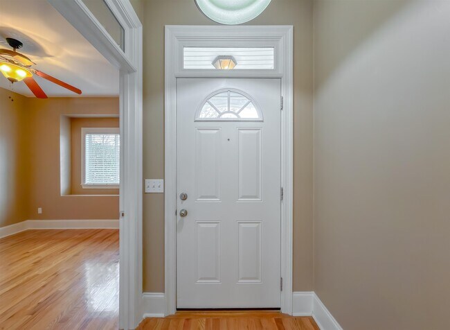 Building Photo - 1946 Sagebrook Dr