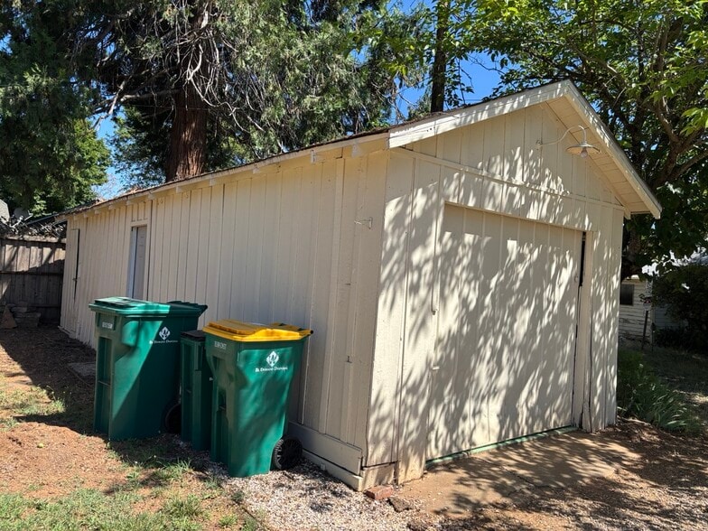 Building Photo - 582 Olivene Ct