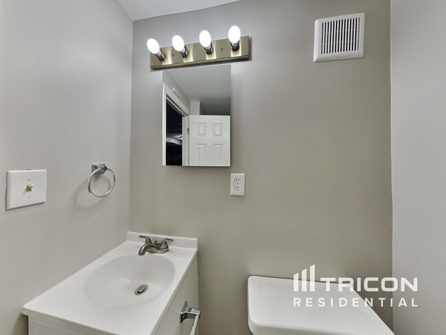 Building Photo - 206 Township Dr