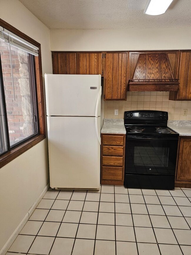 Building Photo - 3 Bed/ 2.5 Bath- Village South Condominiums