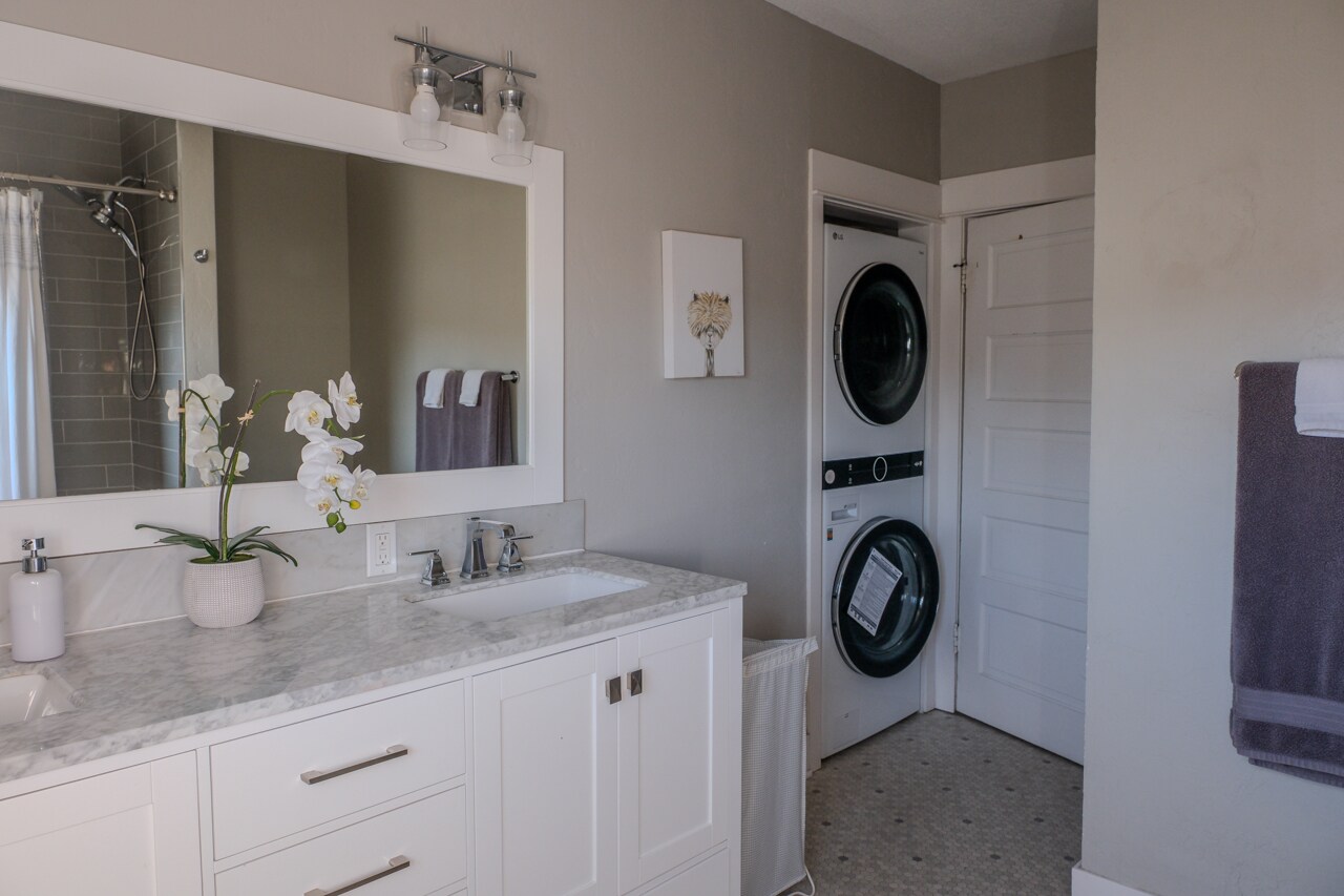 Building Photo - 5532 N Haight Ave