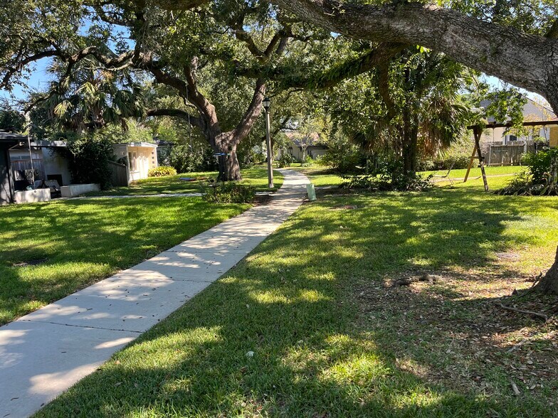 Lane View - 30 Thrasher St