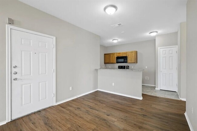 Building Photo - 512 E Hazelwood St