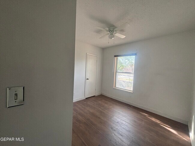 Building Photo - 320 Arboles Dr