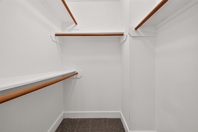 Building Photo - 18174 Woodsdale Ct