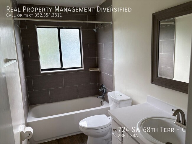 Building Photo - 724 SW 68th Terrace