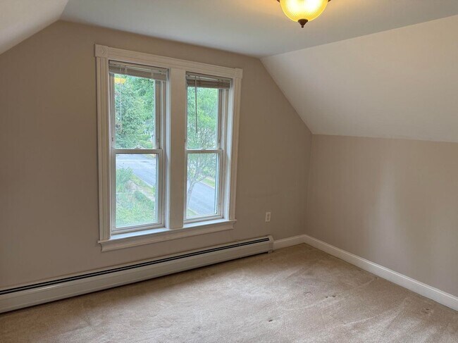 Building Photo - 17 1/2 Hough