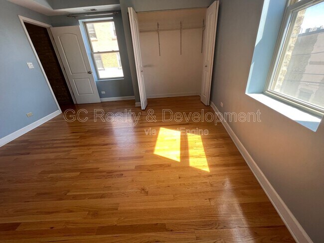 Building Photo - 1671 W Farwell Ave
