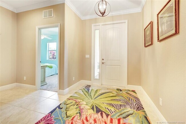 Building Photo - 521 NE Abaca Way