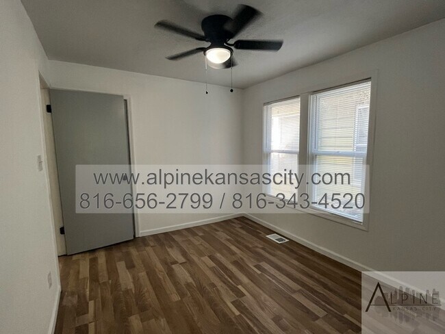 Building Photo - Updated NE Home, Garage, Section 8 OK! Fenced!