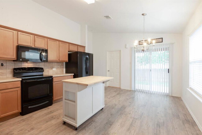 Building Photo - 906 Aiken Dr