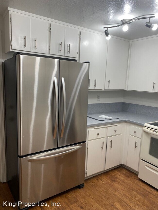 Building Photo - 3 br, 2.5 bath House - 3401 Bermuda Avenue...