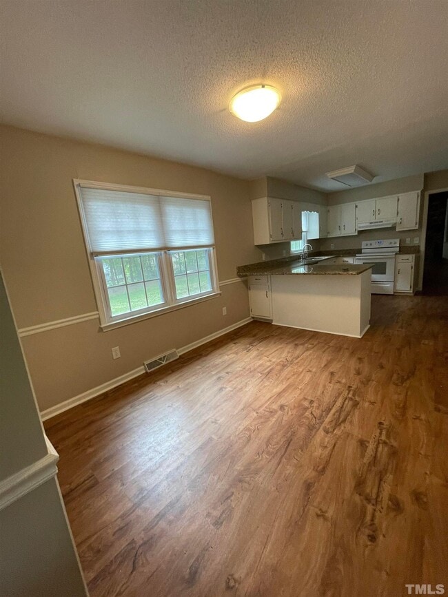 Building Photo - 407 Portsmouth Ct