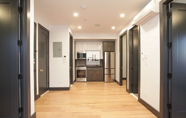Building Photo - Exceptional 3BR/2Bath in Park Slope